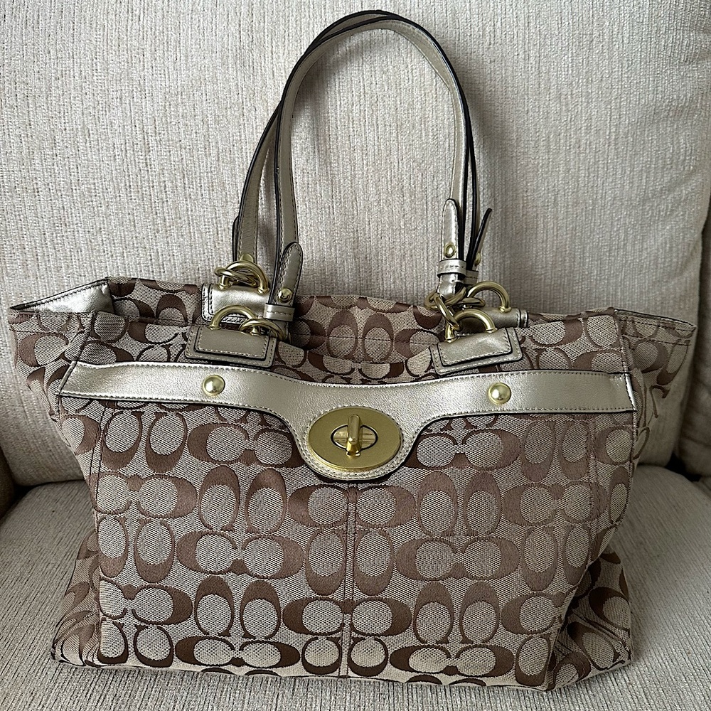 COACH Penelope Signature Jacquard Carryall Khaki & Gold Shoulder Hand Bag F16541